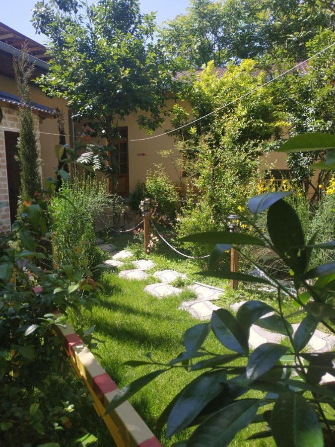 Sim Sim Hostel & Guest House Near The Church サマルカンド エクステリア 写真