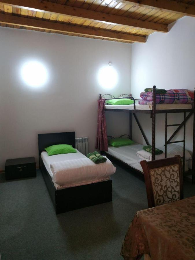 Sim Sim Hostel & Guest House Near The Church サマルカンド エクステリア 写真