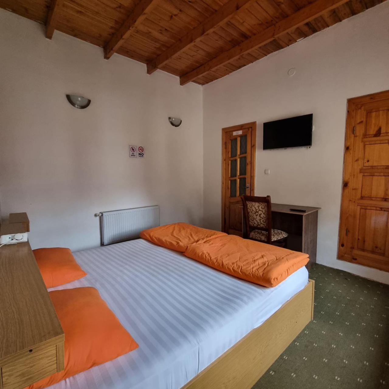 Sim Sim Hostel & Guest House Near The Church サマルカンド エクステリア 写真