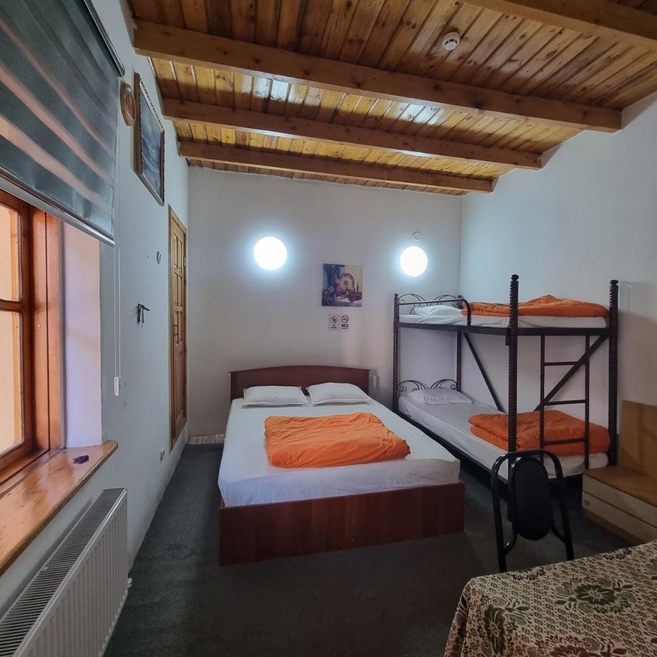 Sim Sim Hostel & Guest House Near The Church サマルカンド エクステリア 写真