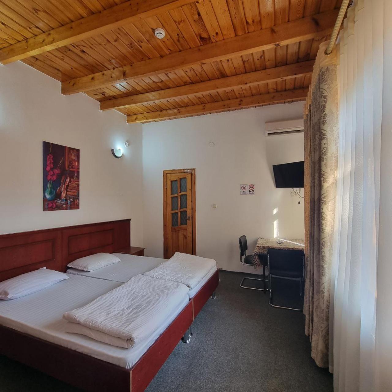 Sim Sim Hostel & Guest House Near The Church サマルカンド エクステリア 写真