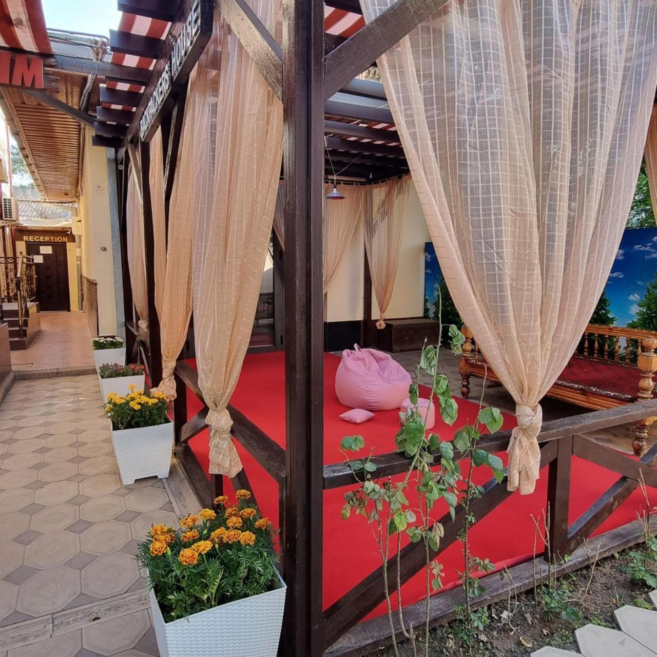 Sim Sim Hostel & Guest House Near The Church サマルカンド エクステリア 写真
